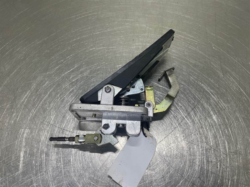 Liebherr A316-5006144-Brake pedal - Kabina a interiér pro Stavební technika: obrázek 1 Liebherr A316-5006144-Brake pedal - Kabina a interiér pro Stavební technika: obrázek 1