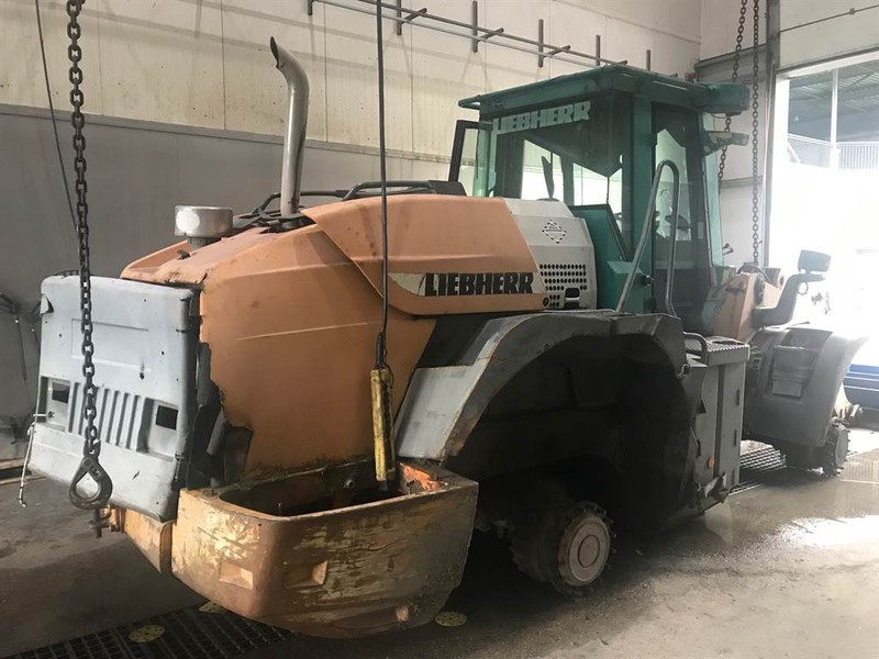 Liebherr L 544 (For parts) - Kolový nakladač: obrázek 1 Liebherr L 544 (For parts) - Kolový nakladač: obrázek 1