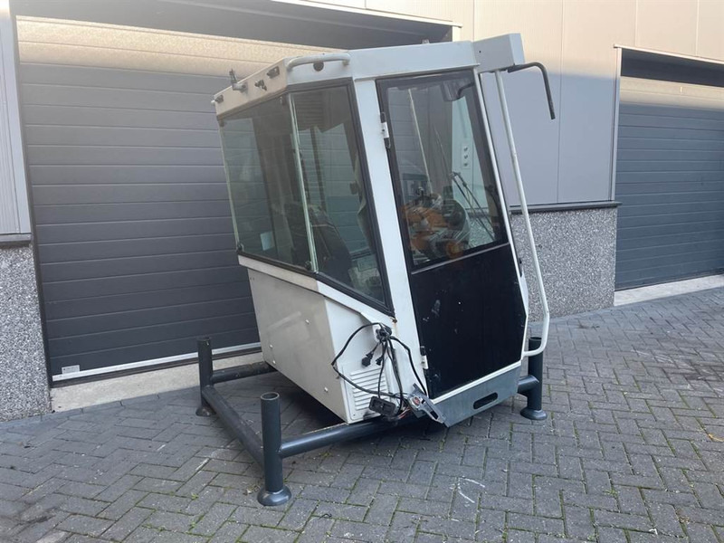 Liebherr L514 Speeder-9841079-Cabin/Kabine/Cabine - Kabina a interiér pro Stavební technika: obrázek 5 Liebherr L514 Speeder-9841079-Cabin/Kabine/Cabine - Kabina a interiér pro Stavební technika: obrázek 5