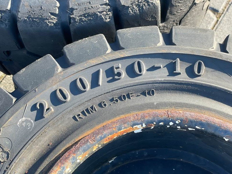 Linde -Trelleborg 200/50-10-Tire/Reifen/Band - Pneumatiky a ráfky pro Stavební technika: obrázek 5 Linde -Trelleborg 200/50-10-Tire/Reifen/Band - Pneumatiky a ráfky pro Stavební technika: obrázek 5
