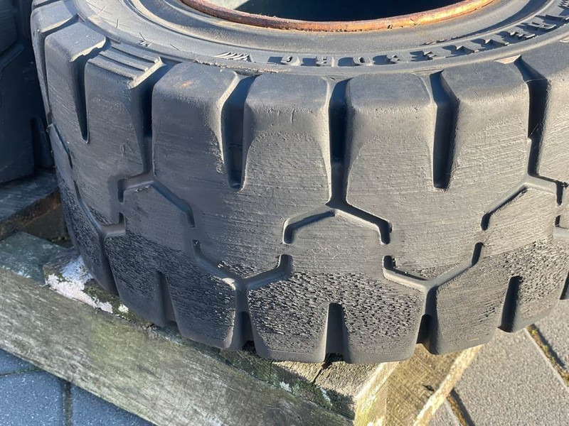 Linde -Trelleborg 200/50-10-Tire/Reifen/Band - Pneumatiky a ráfky pro Stavební technika: obrázek 3 Linde -Trelleborg 200/50-10-Tire/Reifen/Band - Pneumatiky a ráfky pro Stavební technika: obrázek 3
