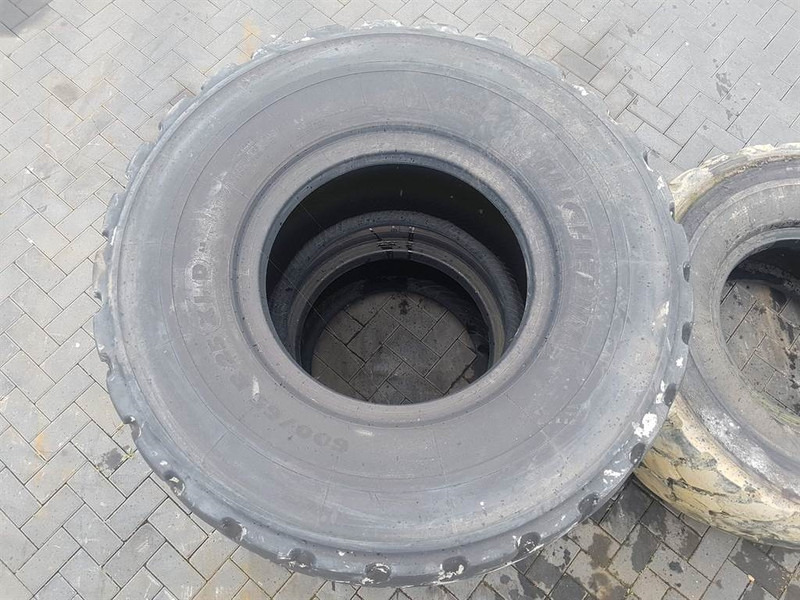 Michelin 600/65R25 - Tyre/Reifen/Band - Pneumatiky a ráfky pro Stavební technika: obrázek 2 Michelin 600/65R25 - Tyre/Reifen/Band - Pneumatiky a ráfky pro Stavební technika: obrázek 2