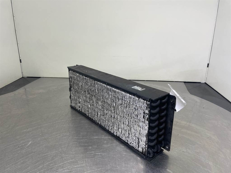 New Holland W110C-Denso 76082744-Airco condenser - Rám/ Šasi pro Stavební technika: obrázek 2 New Holland W110C-Denso 76082744-Airco condenser - Rám/ Šasi pro Stavební technika: obrázek 2