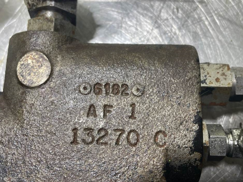 New Holland W110C - Priority valve/Prioritaetsventil - Hydraulika pro Stavební technika: obrázek 5 New Holland W110C - Priority valve/Prioritaetsventil - Hydraulika pro Stavební technika: obrázek 5