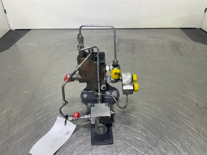 New Holland W110C - Priority valve/Prioritaetsventil - Hydraulika pro Stavební technika: obrázek 1 New Holland W110C - Priority valve/Prioritaetsventil - Hydraulika pro Stavební technika: obrázek 1