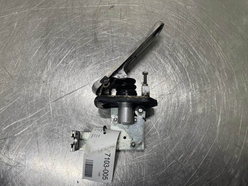 O & K L25.5 - Gas pedal/Fusspedal/Gaspedaal - Kabina a interiér pro Stavební technika: obrázek 5 O & K L25.5 - Gas pedal/Fusspedal/Gaspedaal - Kabina a interiér pro Stavební technika: obrázek 5