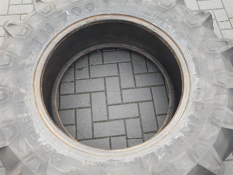 Pirelli 420/70R28-Tire/Reifen/Band - Pneumatiky a ráfky pro Stavební technika: obrázek 4 Pirelli 420/70R28-Tire/Reifen/Band - Pneumatiky a ráfky pro Stavební technika: obrázek 4