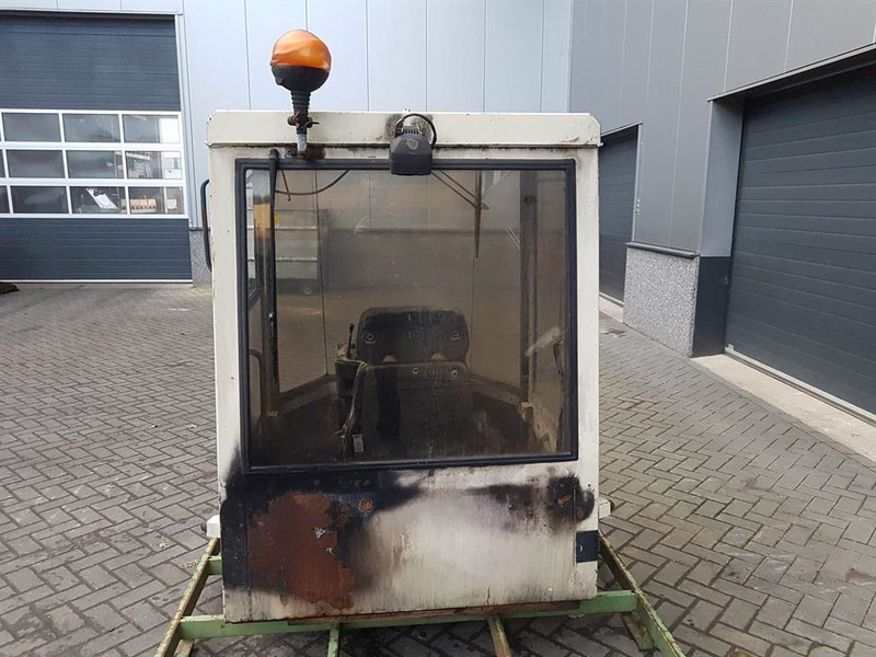 Schaeff SKL832-6336105100-Cabin/Kabine/Cabine - Kabina a interiér pro Stavební technika: obrázek 5 Schaeff SKL832-6336105100-Cabin/Kabine/Cabine - Kabina a interiér pro Stavební technika: obrázek 5