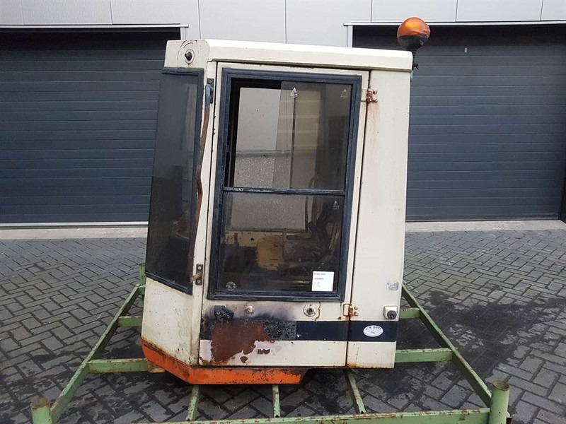 Schaeff SKL832-6336105100-Cabin/Kabine/Cabine - Kabina a interiér pro Stavební technika: obrázek 3 Schaeff SKL832-6336105100-Cabin/Kabine/Cabine - Kabina a interiér pro Stavební technika: obrázek 3