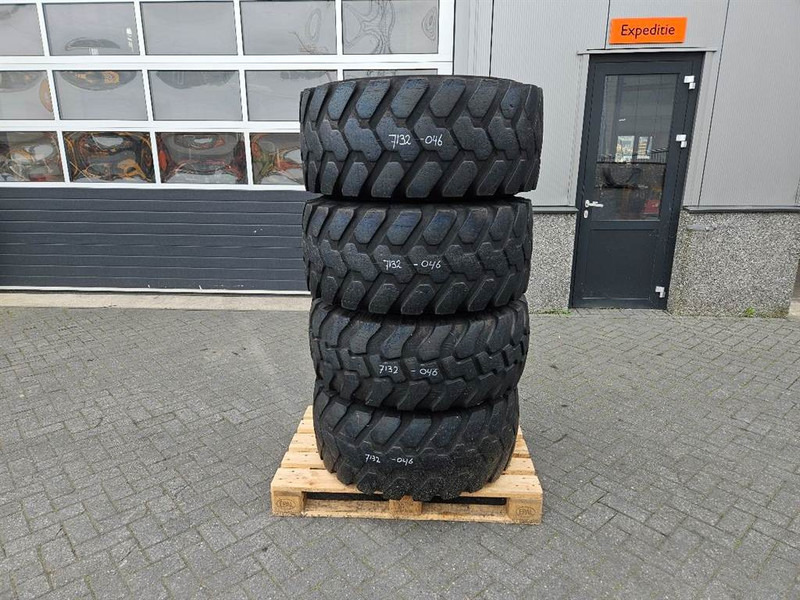Schaeff SKL834-Firestone 405/70R18-Tire/Reifen/Band - Pneumatiky a ráfky pro Stavební technika: obrázek 1 Schaeff SKL834-Firestone 405/70R18-Tire/Reifen/Band - Pneumatiky a ráfky pro Stavební technika: obrázek 1