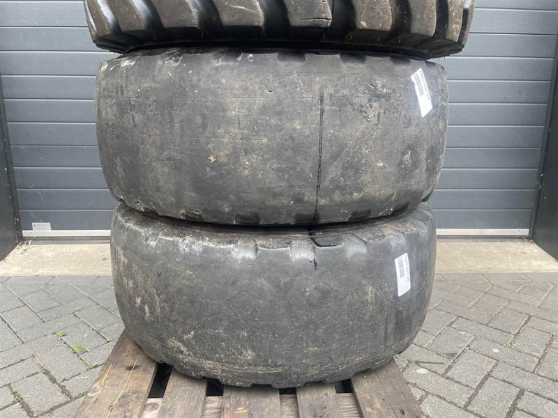 Terex TL120-BKT 400/70R20-Tire/Reifen/Band - Pneumatiky a ráfky pro Stavební technika: obrázek 4 Terex TL120-BKT 400/70R20-Tire/Reifen/Band - Pneumatiky a ráfky pro Stavební technika: obrázek 4