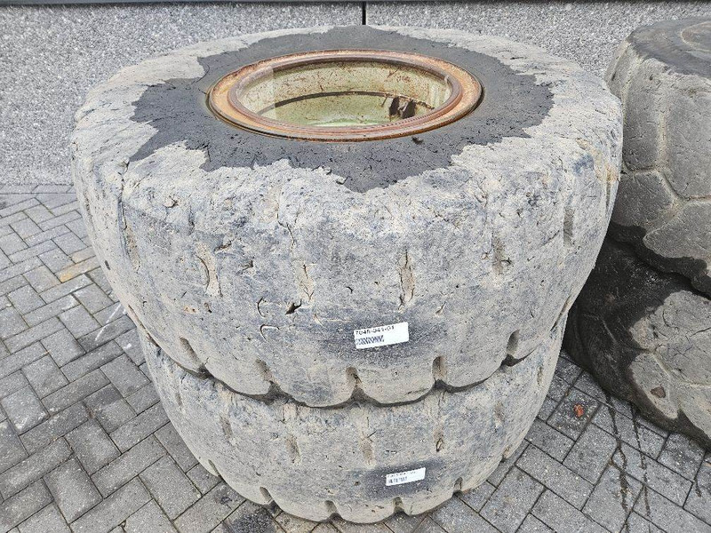 Terex TL260S-20.5R25-Tire/Reifen/Band - Pneumatiky a ráfky pro Stavební technika: obrázek 3 Terex TL260S-20.5R25-Tire/Reifen/Band - Pneumatiky a ráfky pro Stavební technika: obrázek 3