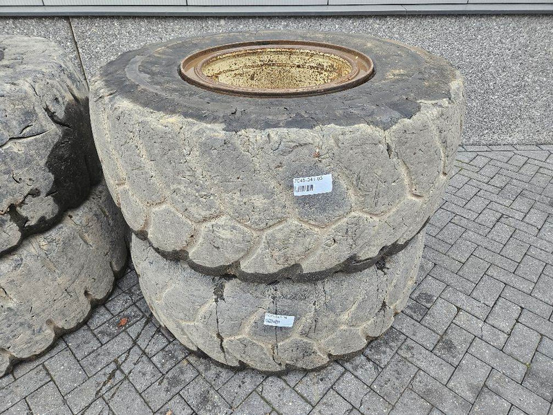Terex TL260S-20.5R25-Tire/Reifen/Band - Pneumatiky a ráfky pro Stavební technika: obrázek 2 Terex TL260S-20.5R25-Tire/Reifen/Band - Pneumatiky a ráfky pro Stavební technika: obrázek 2