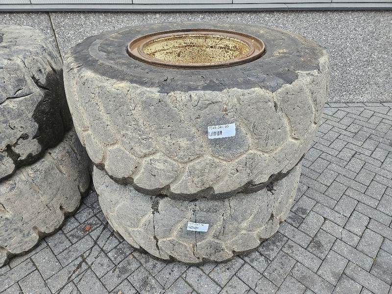 Terex TL260S-Banden 20.5-R25-Solid wheels / Full Gummi - Pneumatiky a ráfky pro Stavební technika: obrázek 2 Terex TL260S-Banden 20.5-R25-Solid wheels / Full Gummi - Pneumatiky a ráfky pro Stavební technika: obrázek 2