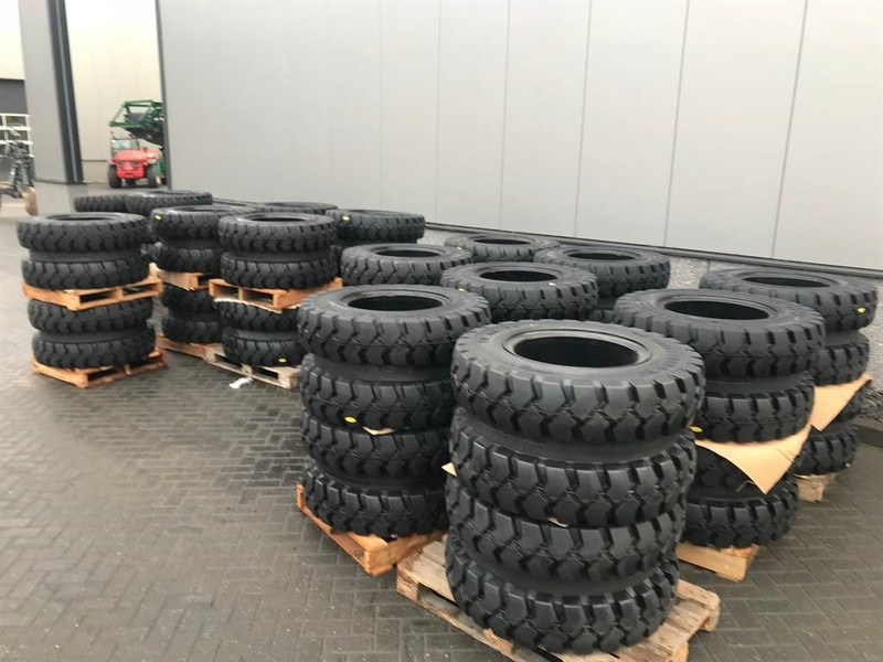 Trelleborg 10.00-20 Dual excavator solid-Tyre/Reifen/Banden - Pneumatiky a ráfky pro Stavební technika: obrázek 3 Trelleborg 10.00-20 Dual excavator solid-Tyre/Reifen/Banden - Pneumatiky a ráfky pro Stavební technika: obrázek 3