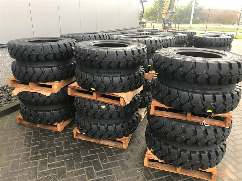 Trelleborg 10.00-20 Dual excavator solid-Tyre/Reifen/Banden - Pneumatiky a ráfky pro Stavební technika: obrázek 1 Trelleborg 10.00-20 Dual excavator solid-Tyre/Reifen/Banden - Pneumatiky a ráfky pro Stavební technika: obrázek 1