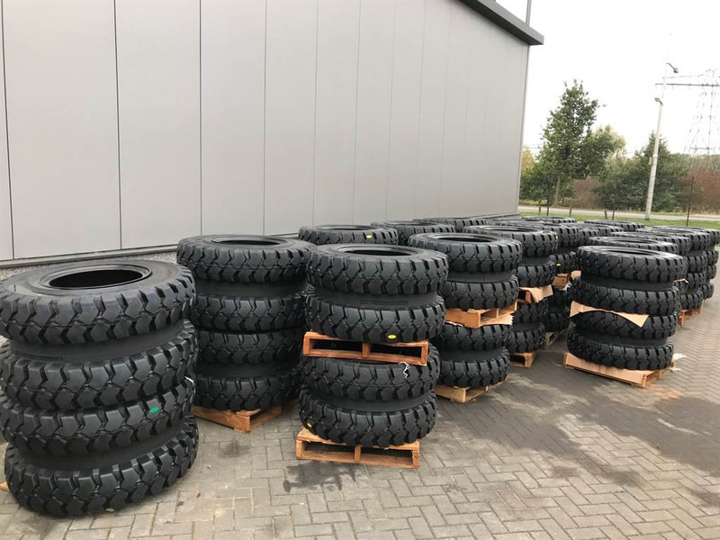 Trelleborg 12.00-20 Dual excavator solid-Tyre/Reifen/Banden - Pneumatiky a ráfky pro Stavební technika: obrázek 4 Trelleborg 12.00-20 Dual excavator solid-Tyre/Reifen/Banden - Pneumatiky a ráfky pro Stavební technika: obrázek 4