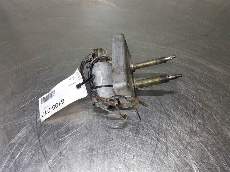 Zettelmeyer ZL1001-Valeo 105317-Wiper motor/Wischermotor - Elektrický systém pro Stavební technika: obrázek 3 Zettelmeyer ZL1001-Valeo 105317-Wiper motor/Wischermotor - Elektrický systém pro Stavební technika: obrázek 3