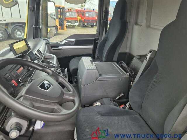 Interior photo 2: Hákový nosič kontejnerů, Auto s hydraulickou rukou MAN TGS 26.320 Meiller RK 2070+ Kran MKG HLK 177+FB