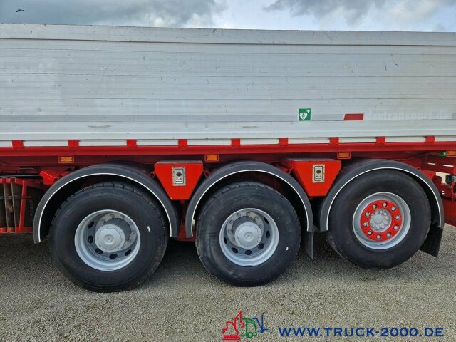 Mercedes-Benz Arocs 3251 8x4 Hiab 302 EP-5 28M/T 19mHakenhöhe - Sklápěč, Auto s hydraulickou rukou: obrázek 2 Mercedes-Benz Arocs 3251 8x4 Hiab 302 EP-5 28M/T 19mHakenhöhe - Sklápěč, Auto s hydraulickou rukou: obrázek 2