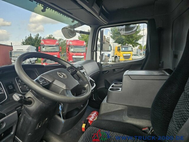 Mercedes-Benz Atego 1221 Koffer Ladebordwand 1.5t. seitl. Tür - Skříňový nákladní auto: obrázek 4 Mercedes-Benz Atego 1221 Koffer Ladebordwand 1.5t. seitl. Tür - Skříňový nákladní auto: obrázek 4