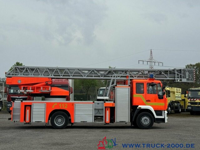 MAN 15.285 METZ Feuerwehr Drehleiter 30mRettungskorb - Nákladní auto: obrázek 4 MAN 15.285 METZ Feuerwehr Drehleiter 30mRettungskorb - Nákladní auto: obrázek 4