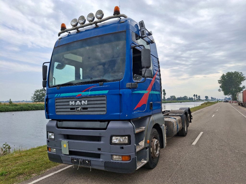Podvozek s kabinou MAN TGA 26.390 6X2: obrázek 19