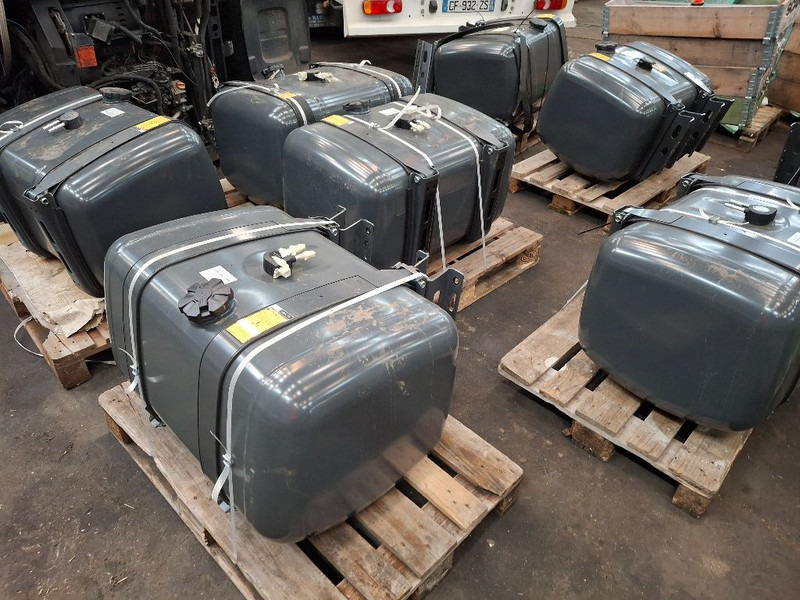 Mercedes-Benz 290L - Palivová nádrž: obrázek 2 Mercedes-Benz 290L - Palivová nádrž: obrázek 2