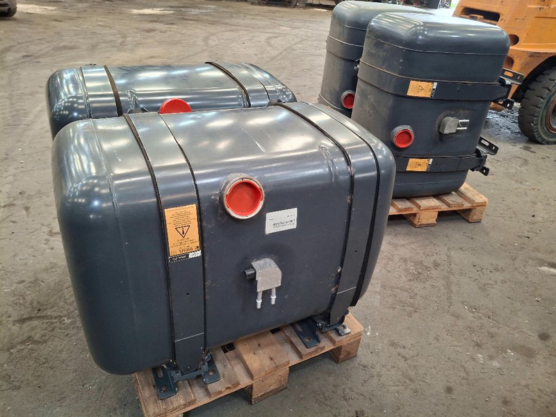 Mercedes-Benz 290L - Palivová nádrž: obrázek 1 Mercedes-Benz 290L - Palivová nádrž: obrázek 1