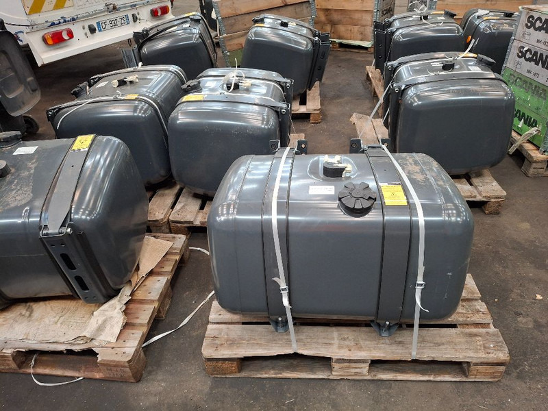 Mercedes-Benz 290L - Palivová nádrž: obrázek 5 Mercedes-Benz 290L - Palivová nádrž: obrázek 5