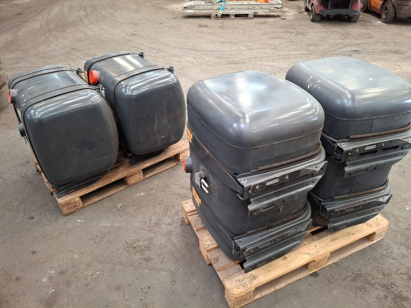 Mercedes-Benz 290L - Palivová nádrž: obrázek 3 Mercedes-Benz 290L - Palivová nádrž: obrázek 3