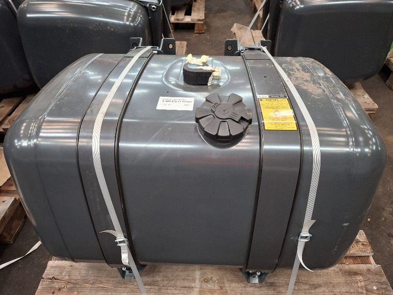 Mercedes-Benz 290L - Palivová nádrž: obrázek 1 Mercedes-Benz 290L - Palivová nádrž: obrázek 1