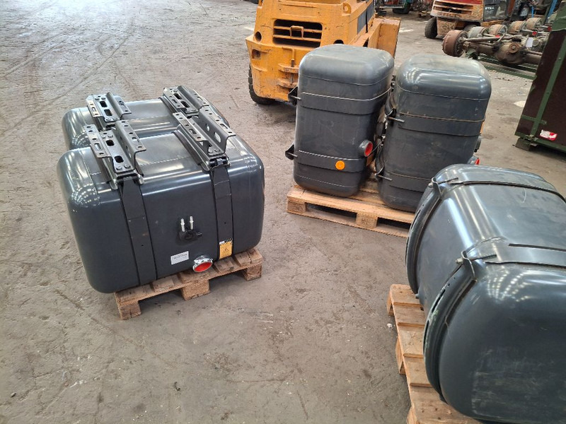 Mercedes-Benz 290L - Palivová nádrž: obrázek 4 Mercedes-Benz 290L - Palivová nádrž: obrázek 4