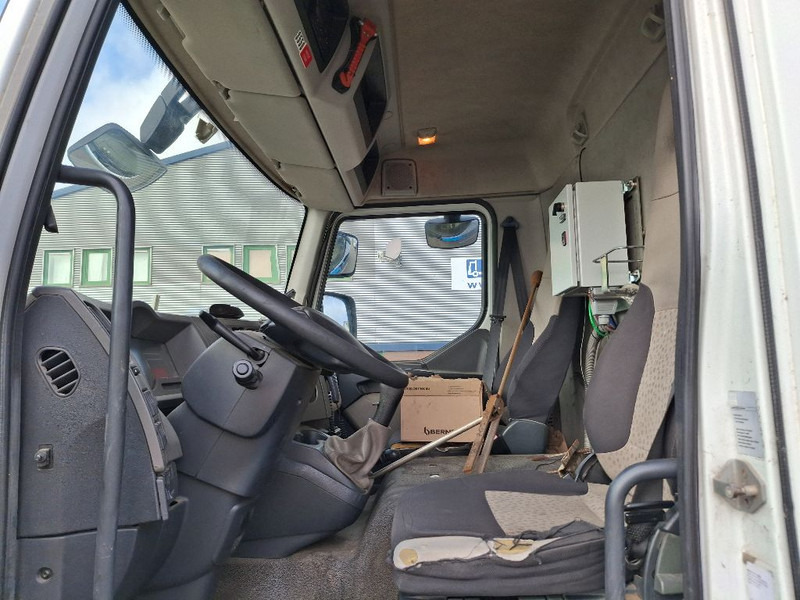 Renault MIDLUM 280DXI - Cisternové vozidlo: obrázek 4 Renault MIDLUM 280DXI - Cisternové vozidlo: obrázek 4