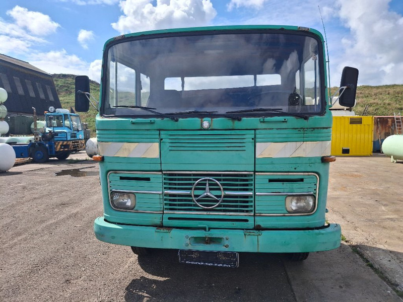 Mercedes-Benz 911 - Tahač: obrázek 4 Mercedes-Benz 911 - Tahač: obrázek 4