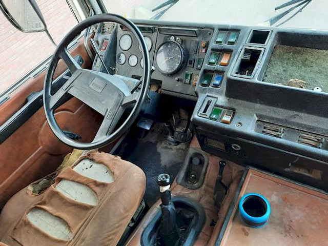 Volvo F 12 6*4 STEEL SUSPENSION - Podvozek s kabinou: obrázek 3 Volvo F 12 6*4 STEEL SUSPENSION - Podvozek s kabinou: obrázek 3