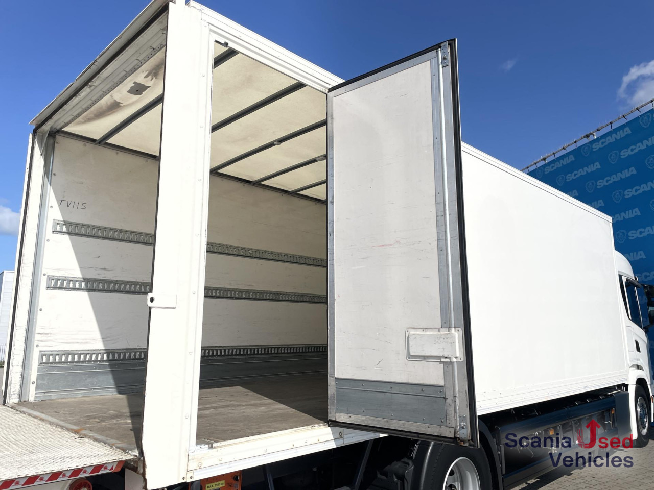SCANIA G 280 B4x2NB RETARDER FULL AIR CNG TAIL LIFT 2.5T leasing SCANIA G 280 B4x2NB RETARDER FULL AIR CNG TAIL LIFT 2.5T: obrázek 14
