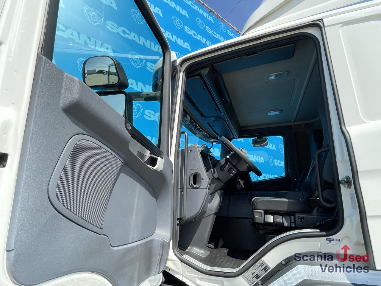 SCANIA P 250 DB4x2MNB SIDE DOORS FULL AIR 250X246X250CM - Skříňový nákladní auto: obrázek 4 SCANIA P 250 DB4x2MNB SIDE DOORS FULL AIR 250X246X250CM - Skříňový nákladní auto: obrázek 4