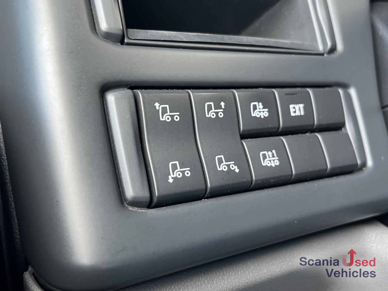 SCANIA P 320 B6x2*4NB RETARDER FULL AIR 8T 7.2x2.5x2.35M - Skříňový nákladní auto: obrázek 4 SCANIA P 320 B6x2*4NB RETARDER FULL AIR 8T 7.2x2.5x2.35M - Skříňový nákladní auto: obrázek 4