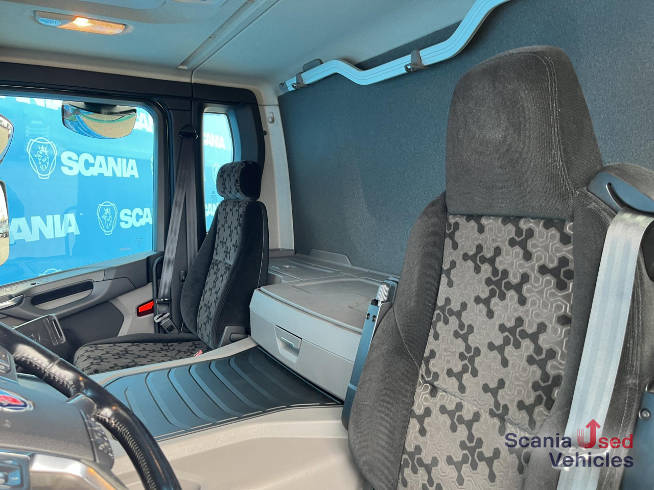 SCANIA P 320 B6x2*4NB RETARDER FULL AIR 8T 7.2x2.5x2.35M - Skříňový nákladní auto: obrázek 2 SCANIA P 320 B6x2*4NB RETARDER FULL AIR 8T 7.2x2.5x2.35M - Skříňový nákladní auto: obrázek 2