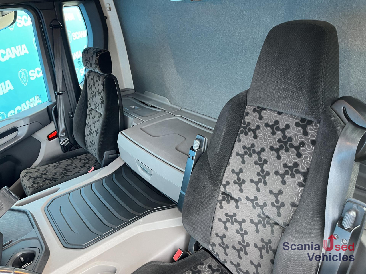 SCANIA P 320 B6x2*4NB RETARDER FULL AIR 8T 7.2x2.5x2.35M - Skříňový nákladní auto: obrázek 3 SCANIA P 320 B6x2*4NB RETARDER FULL AIR 8T 7.2x2.5x2.35M - Skříňový nákladní auto: obrázek 3