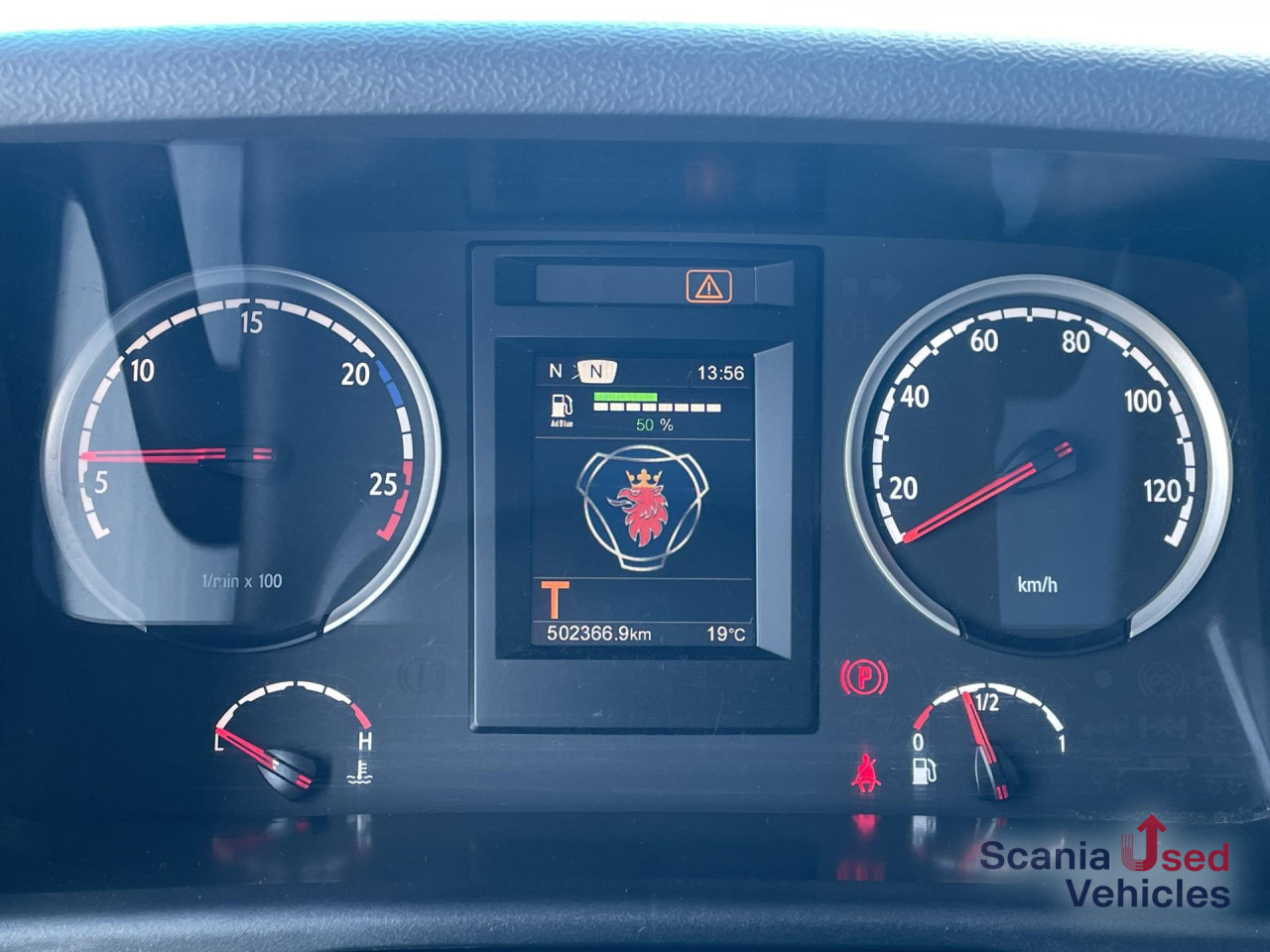 SCANIA P 320 DB4x2MNB RETARDER FULL AIR CURTAIN TAILLIFT - Nákladní automobil valníkový/ Plošinový: obrázek 2 SCANIA P 320 DB4x2MNB RETARDER FULL AIR CURTAIN TAILLIFT - Nákladní automobil valníkový/ Plošinový: obrázek 2