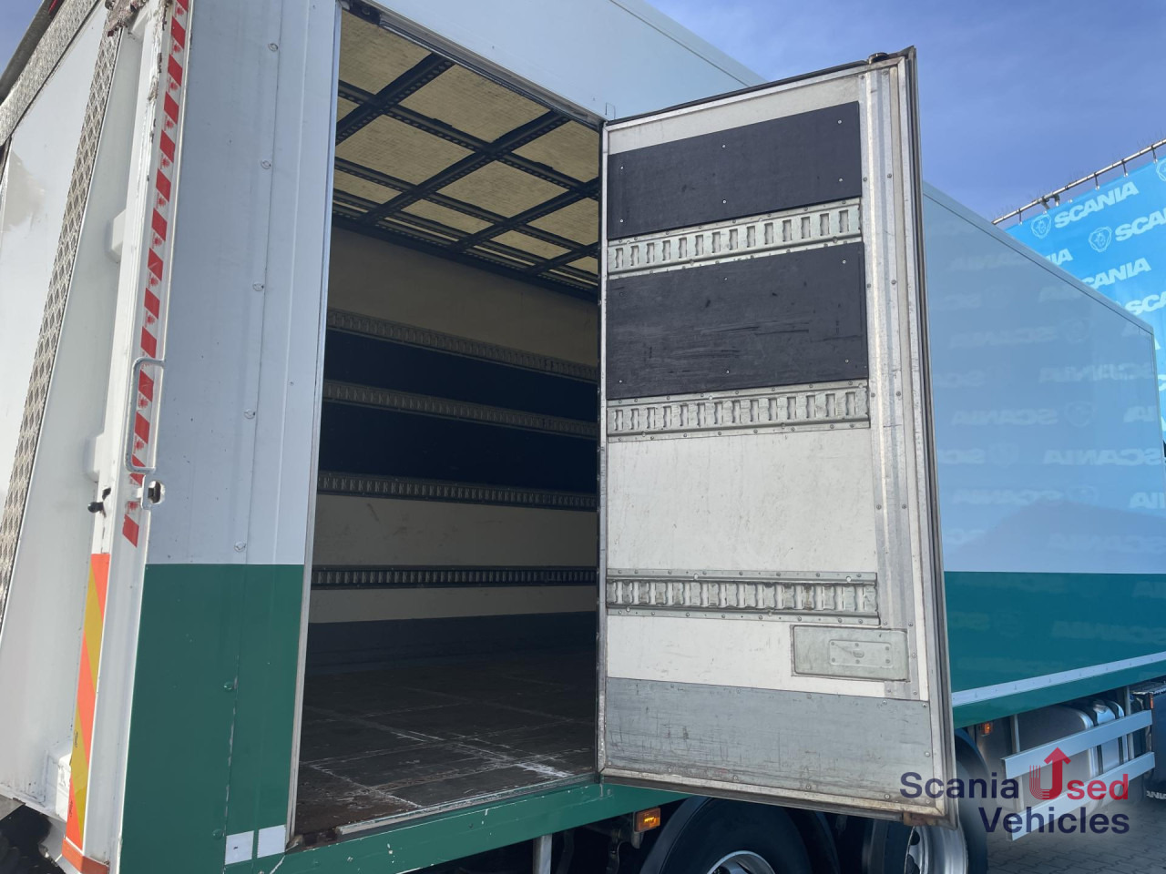 SCANIA P 320 DB6x2*4MNB RETARDER FULL AIR 8T TAIL LIFT 2T - Skříňový nákladní auto: obrázek 2 SCANIA P 320 DB6x2*4MNB RETARDER FULL AIR 8T TAIL LIFT 2T - Skříňový nákladní auto: obrázek 2