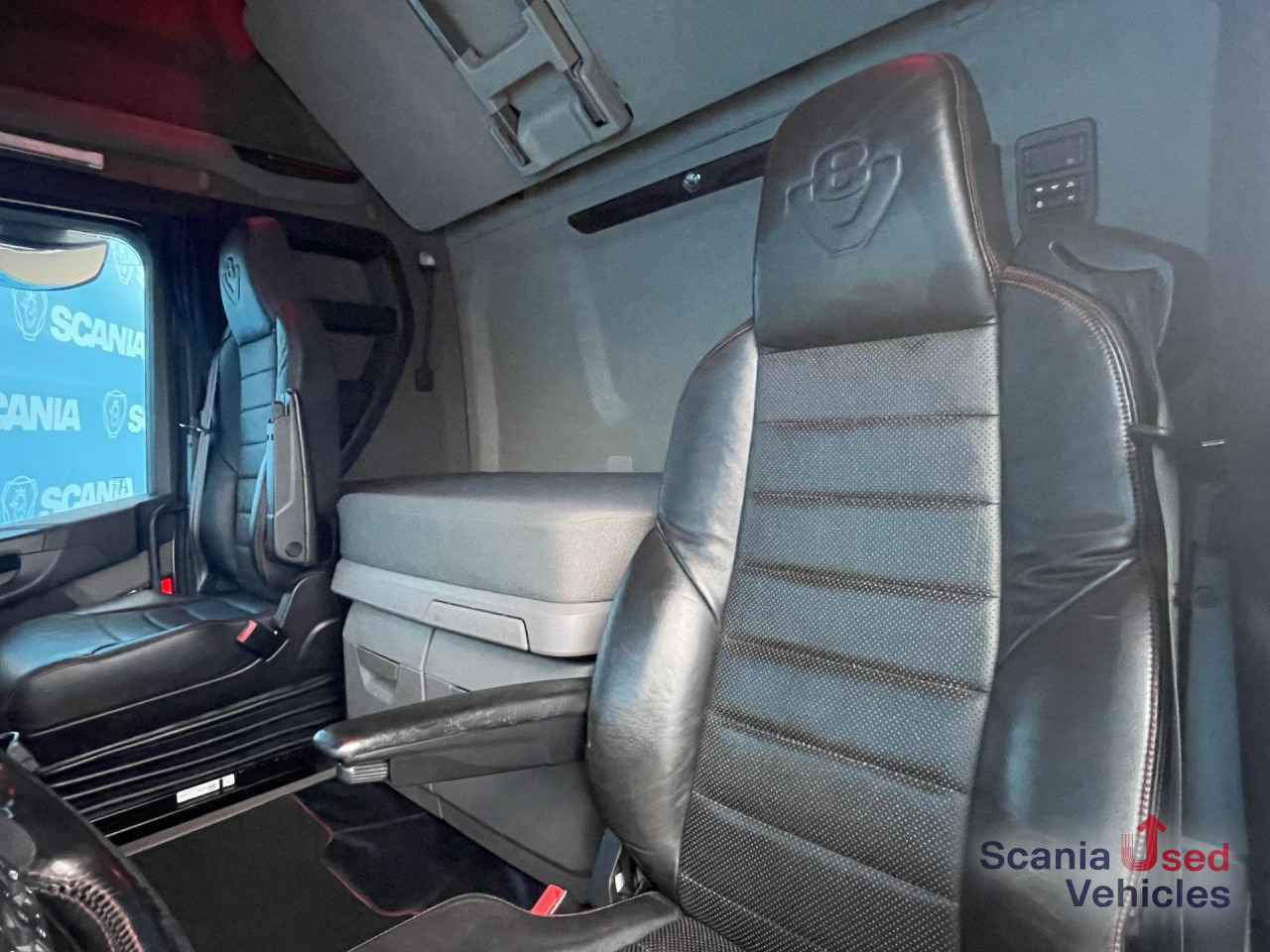 SCANIA R 650 B6x4NB RETARDER V8 WOOD KESLA 2112T CRANE - Lesovůz, Auto s hydraulickou rukou: obrázek 4 SCANIA R 650 B6x4NB RETARDER V8 WOOD KESLA 2112T CRANE - Lesovůz, Auto s hydraulickou rukou: obrázek 4