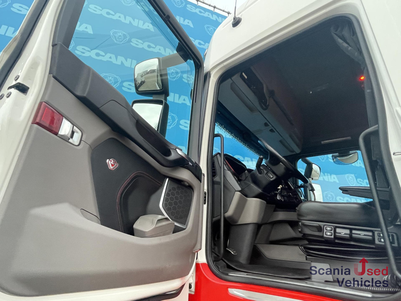 SCANIA R 650 B6x4NB RETARDER V8 WOOD KESLA 2112T CRANE - Lesovůz, Auto s hydraulickou rukou: obrázek 3 SCANIA R 650 B6x4NB RETARDER V8 WOOD KESLA 2112T CRANE - Lesovůz, Auto s hydraulickou rukou: obrázek 3