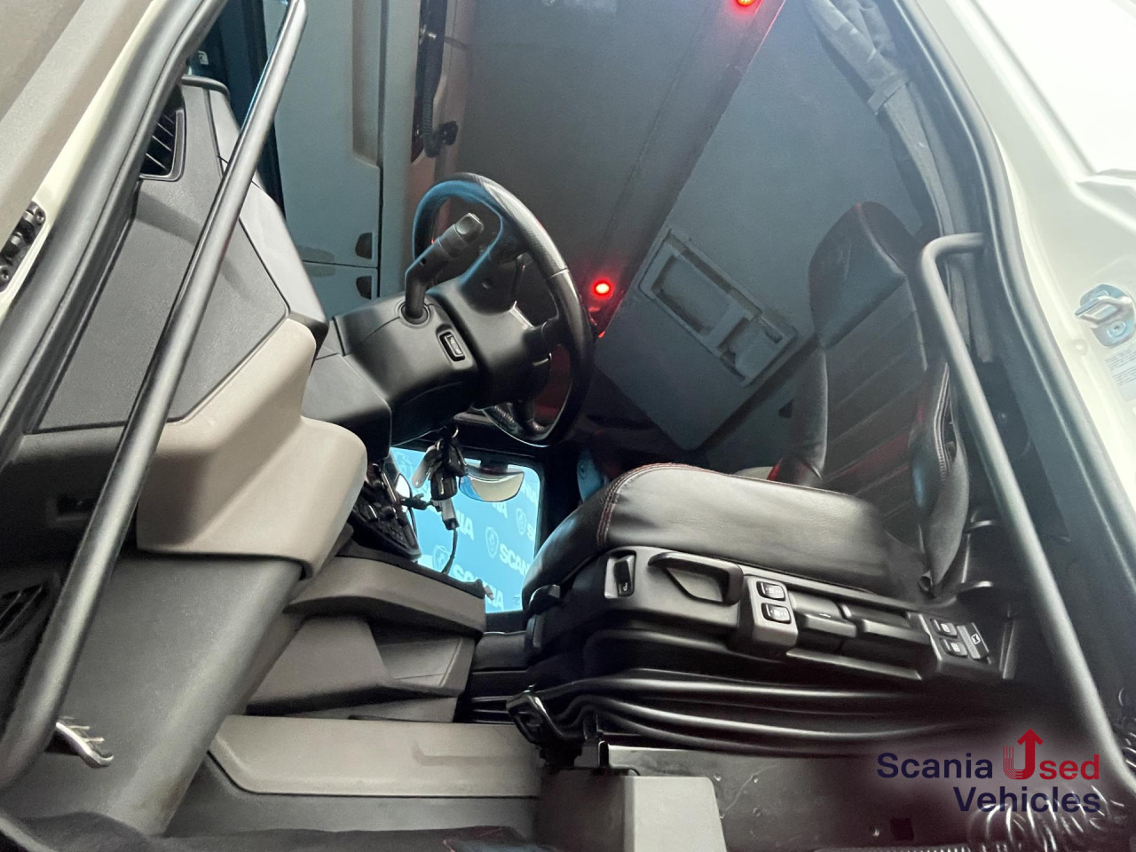 SCANIA R 650 B6x4NB RETARDER V8 WOOD KESLA 2112T CRANE - Lesovůz, Auto s hydraulickou rukou: obrázek 5 SCANIA R 650 B6x4NB RETARDER V8 WOOD KESLA 2112T CRANE - Lesovůz, Auto s hydraulickou rukou: obrázek 5