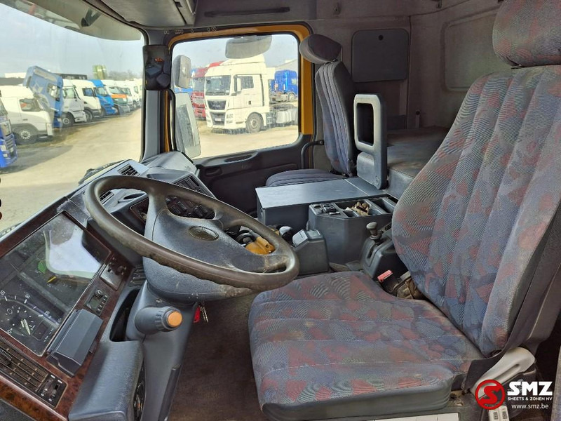 Interior photo 1: Nákladní automobil valníkový/ Plošinový, Auto s hydraulickou rukou Mercedes-Benz Actros 3340 6x6 Effer 680 6s ext/remote 338'km