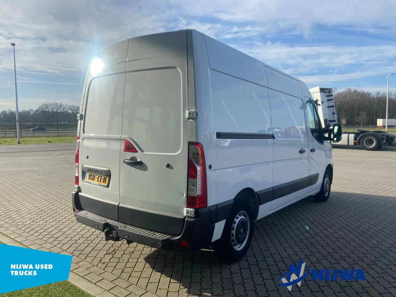 Renault Master T35 150 L2H2 Trekhaak + Navigatie Kasten - Furgon: obrázek 3 Renault Master T35 150 L2H2 Trekhaak + Navigatie Kasten - Furgon: obrázek 3