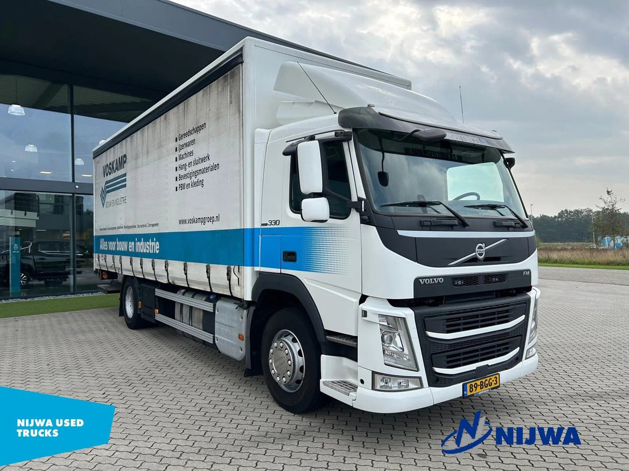Volvo FM 330 Schuifzeil + Laadklep - Plachtový nákladní auto: obrázek 2 Volvo FM 330 Schuifzeil + Laadklep - Plachtový nákladní auto: obrázek 2