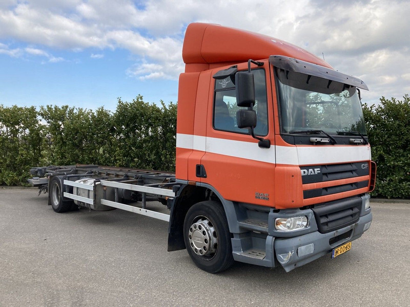 DAF FA CF65.180 Euro3 Manual / Laadklep - Podvozek s kabinou: obrázek 1 DAF FA CF65.180 Euro3 Manual / Laadklep - Podvozek s kabinou: obrázek 1